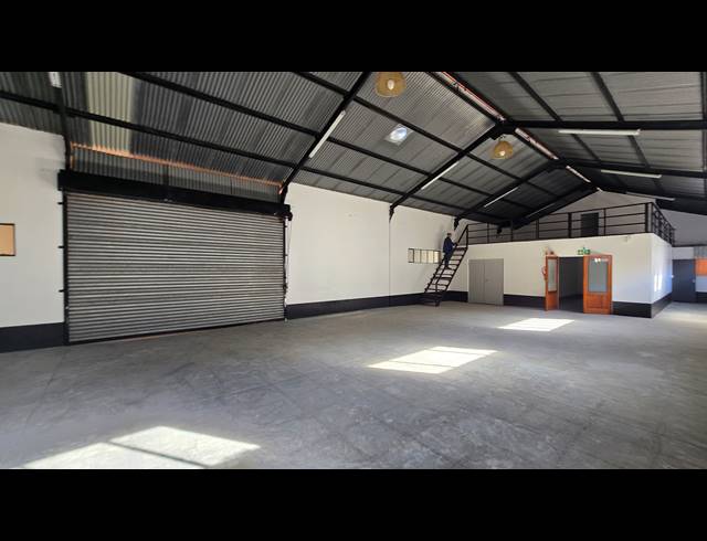 680M² WAREHOUSE TO LET IN SEBENZA